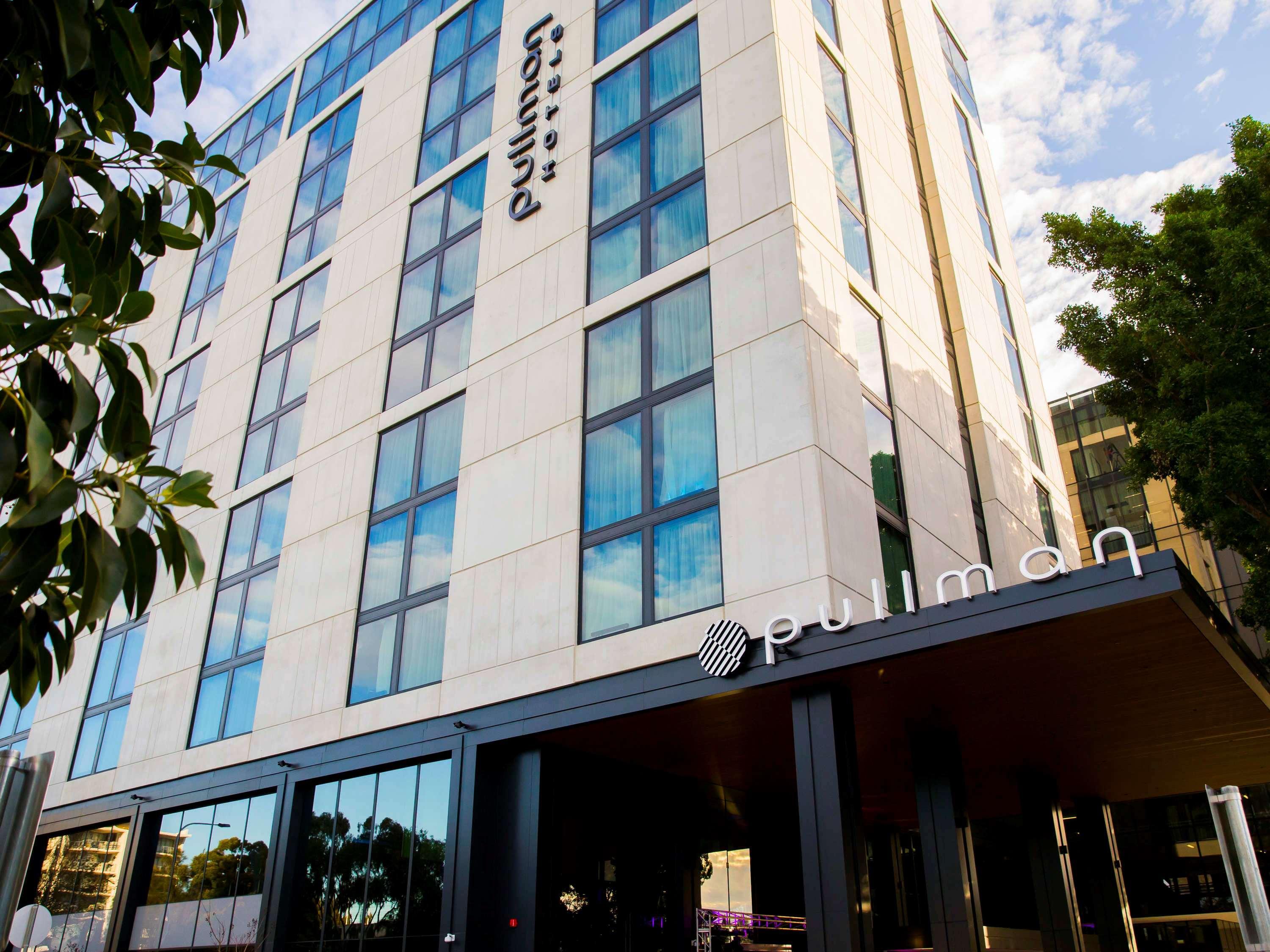 Pullman Sydney Airport Hotel Exterior photo